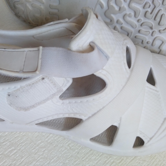 white sandals plastic for summer - Picture 3 of 4